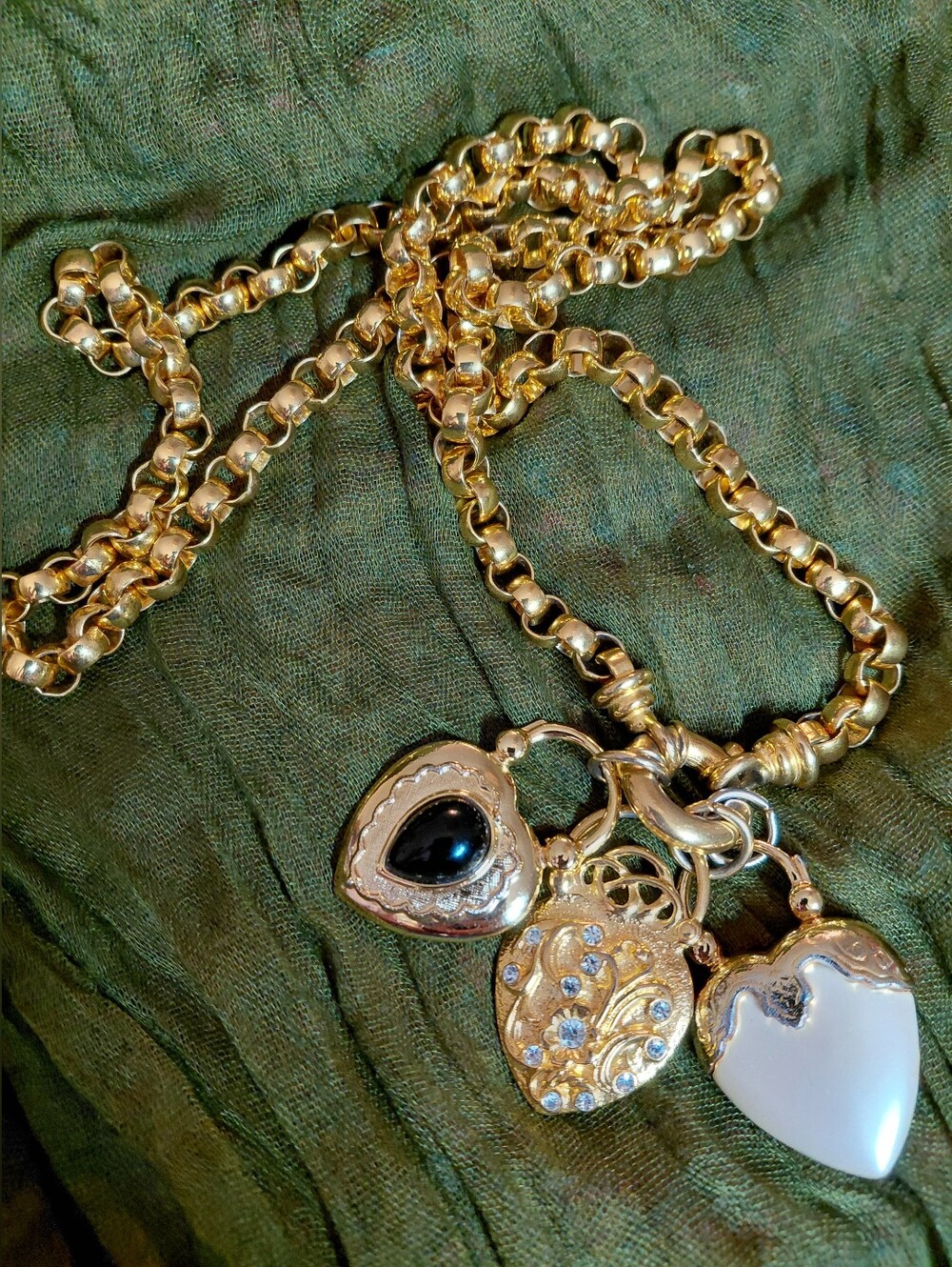 VINTAGE Joan Rivers Large Heart 3 Charm Pendant Necklace Crystal Gold Tone 30in